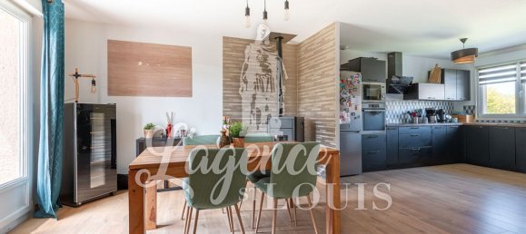 Casa de 4 dormitorios en Escoville, France No. 360712 2