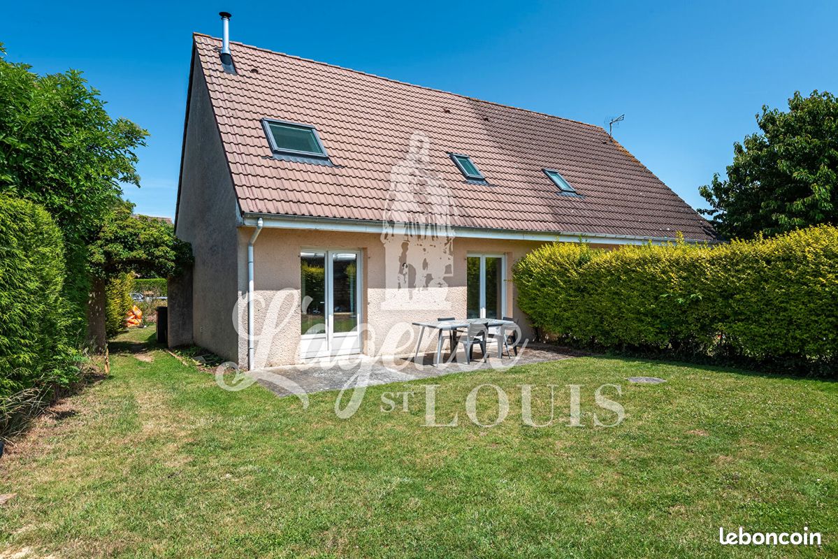 Casa de 4 dormitorios en Escoville, France No. 360712