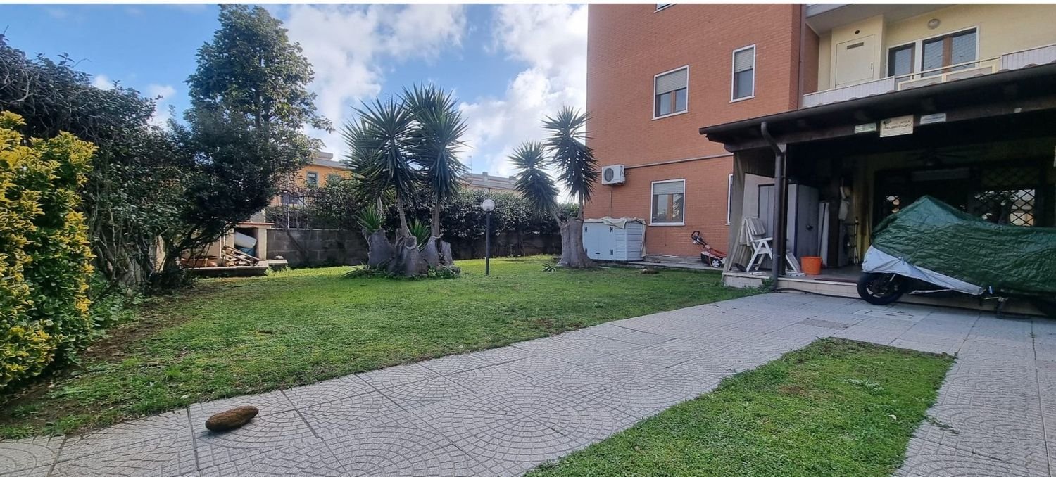 Apartamento de 3 dormitorios en Ardea, Italy No. 377560