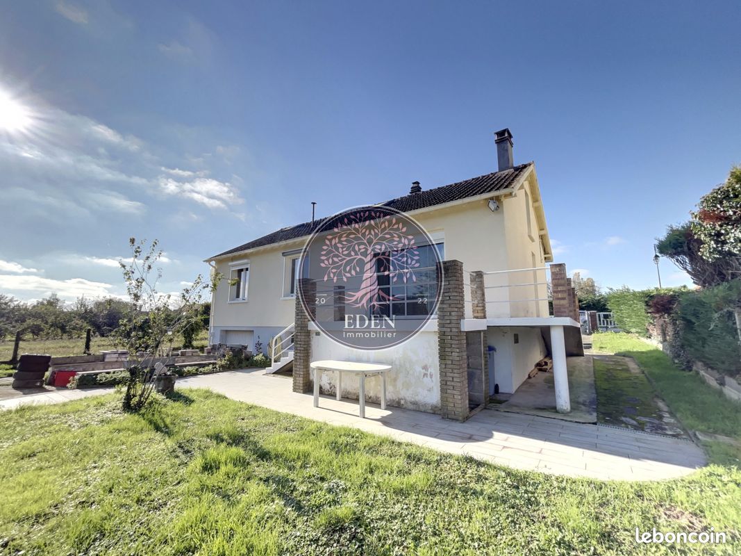 3 bedrooms House in Dreux, France No. 50265