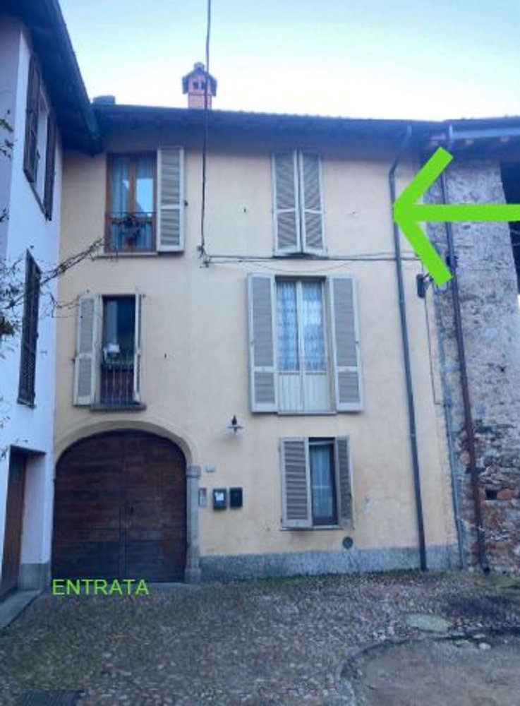 2 rooms Apartment in Brinzio, Italy No. 12973