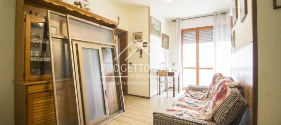 Apartamento de 3 dormitorios en Viareggio, Italy No. 380231 2