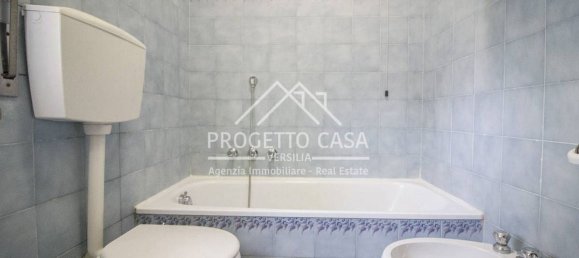 Apartamento de 3 dormitorios en Viareggio, Italy No. 380231 15