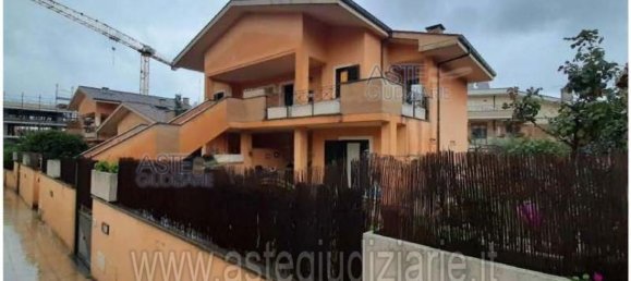 5 rooms Apartment in Velletri, Italy No. 292303 2