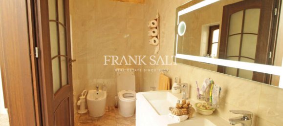 6 bedrooms House in Qormi, Malta No. 1892 12