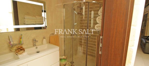 6 bedrooms House in Qormi, Malta No. 1892 11