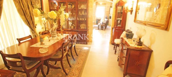 6 bedrooms House in Qormi, Malta No. 1892 4