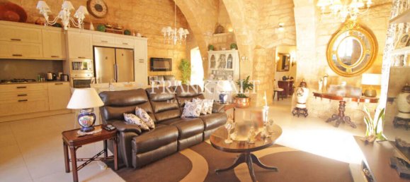 6 bedrooms House in Qormi, Malta No. 1892 3