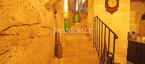 6 bedrooms House in Qormi, Malta No. 1892 7