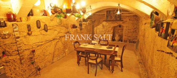 6 bedrooms House in Qormi, Malta No. 1892 5