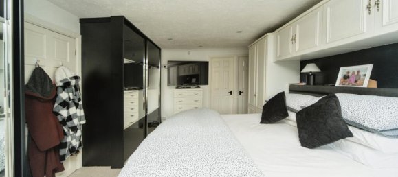 4 bedrooms House in Eastbourne, United Kingdom No. 10466 16