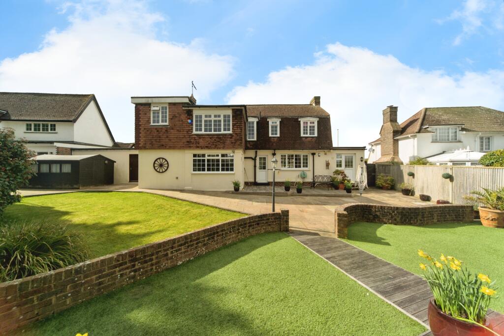 4 bedrooms House in Eastbourne, United Kingdom No. 10466