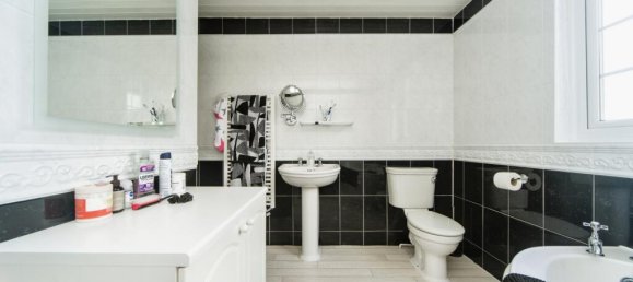 4 bedrooms House in Eastbourne, United Kingdom No. 10466 15