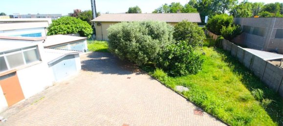 Здание с 20 комнатами в Лискате, Италия № 105034 22