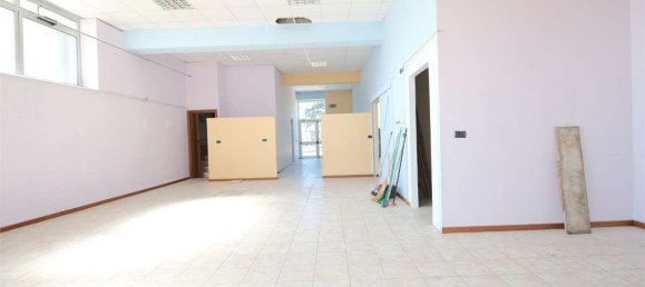 Здание с 20 комнатами в Лискате, Италия № 105034 47