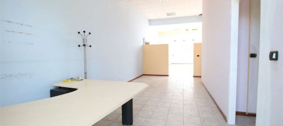 Здание с 20 комнатами в Лискате, Италия № 105034 35