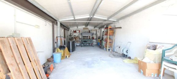 Здание с 20 комнатами в Лискате, Италия № 105034 48