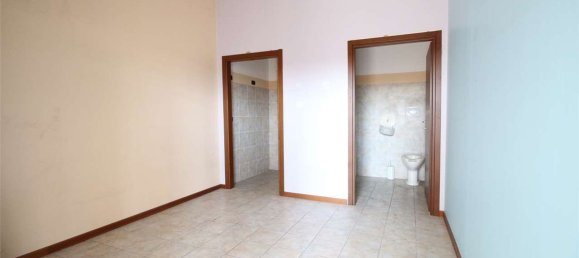 Здание с 20 комнатами в Лискате, Италия № 105034 44