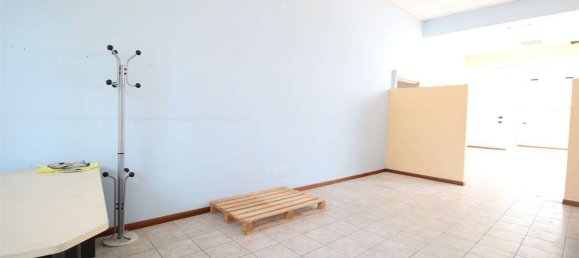 Здание с 20 комнатами в Лискате, Италия № 105034 38