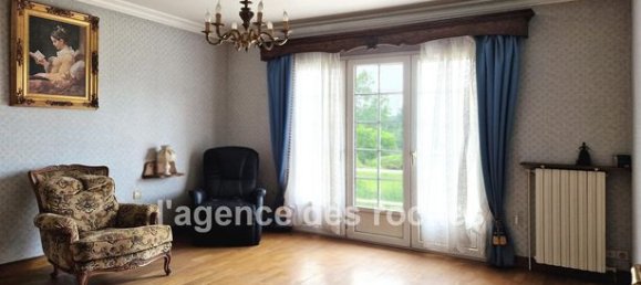 4 bedrooms House in Eragny, France No. 359569 6