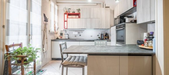 3 rooms Apartment in Bologna, Italy No. 26259 2