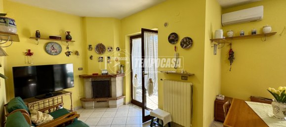 4 rooms Apartment in Caserta, Italy No. 286560 3