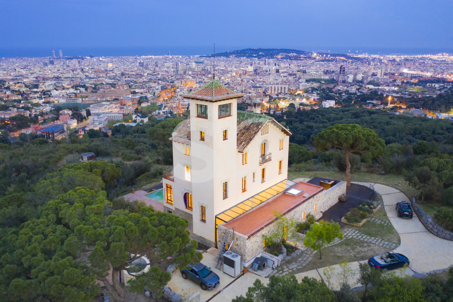 8 bedrooms Villa in Pedralbes, Spain No. 28932