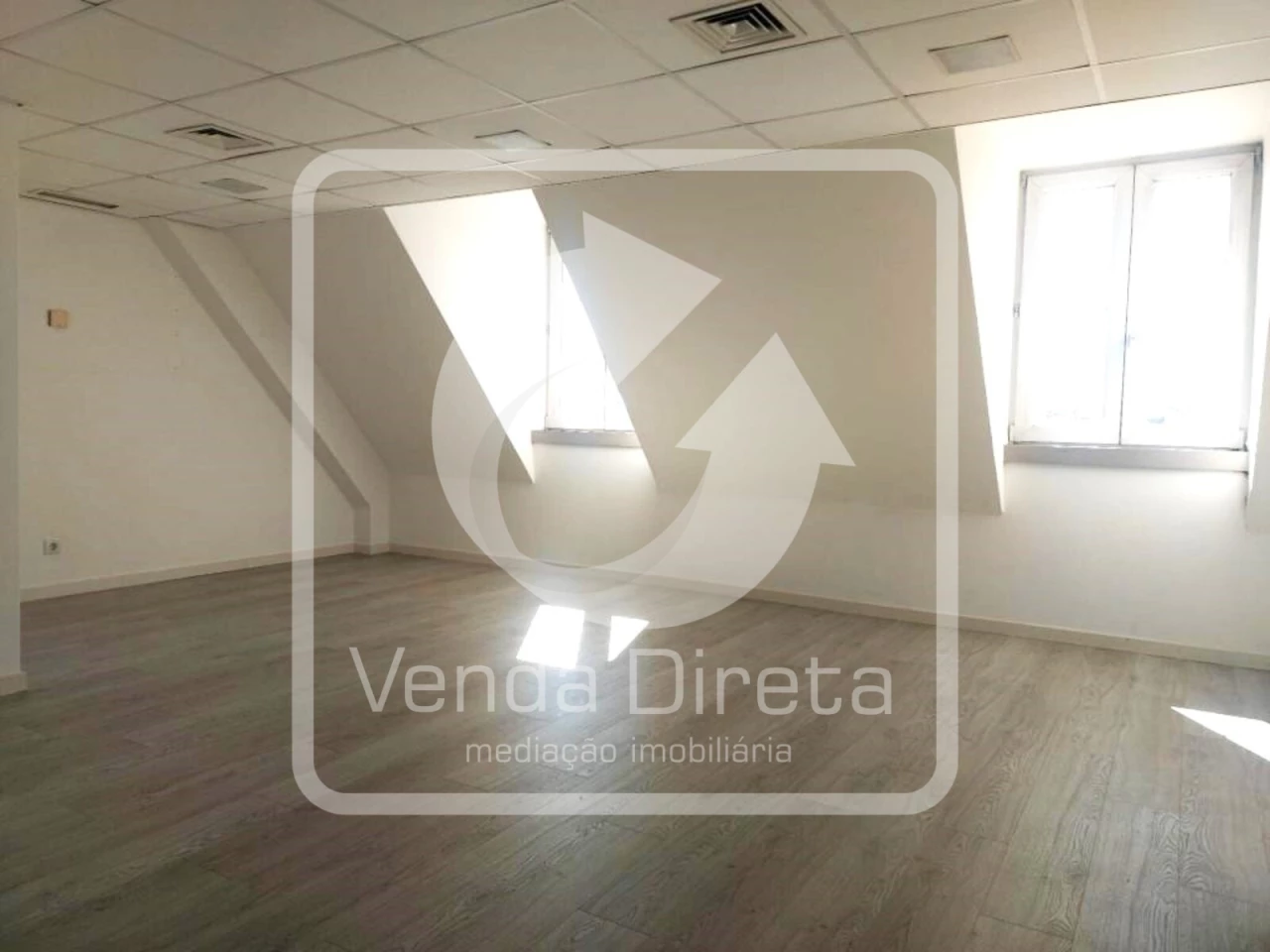 44m² Office in Lisbon, Portugal No. 94101