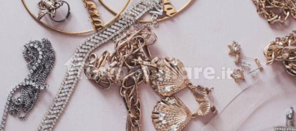 1-Zimmer Gewerbliche Immobilie in Lucca, Italy, Nr. 298199 5