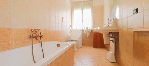 4 bedrooms Apartment in Alba Adriatica, Italy No. 28324 17