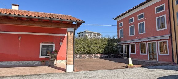 10 bedrooms House in Brogliano, Italy No. 342027 3