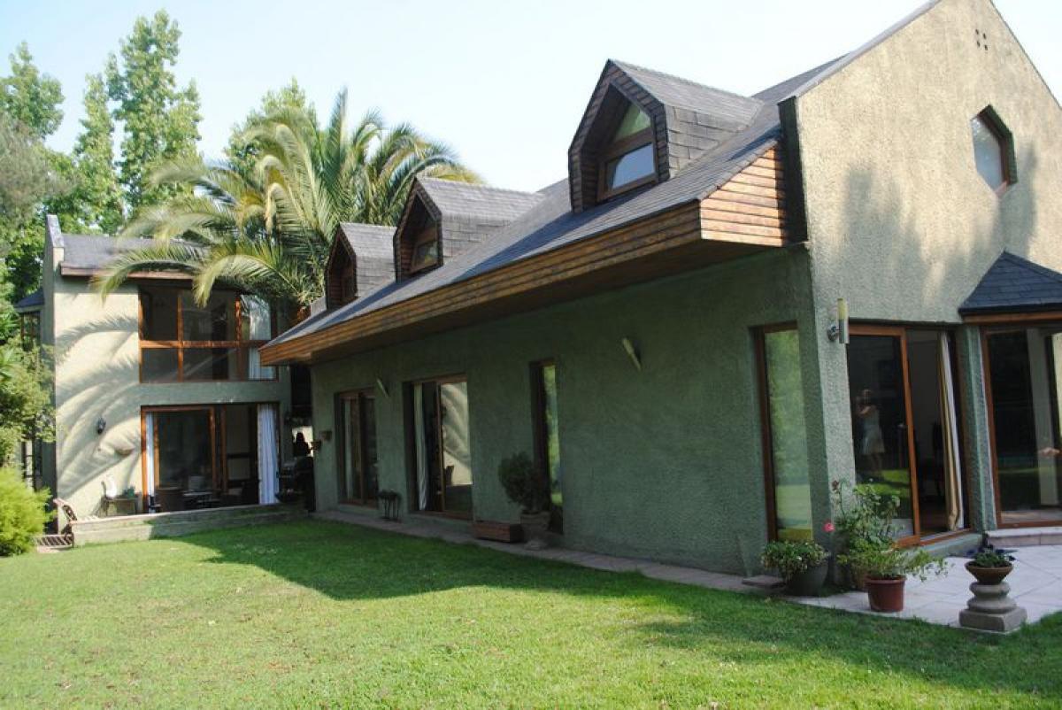 6 bedrooms House in Santiago, Chile No. 2227