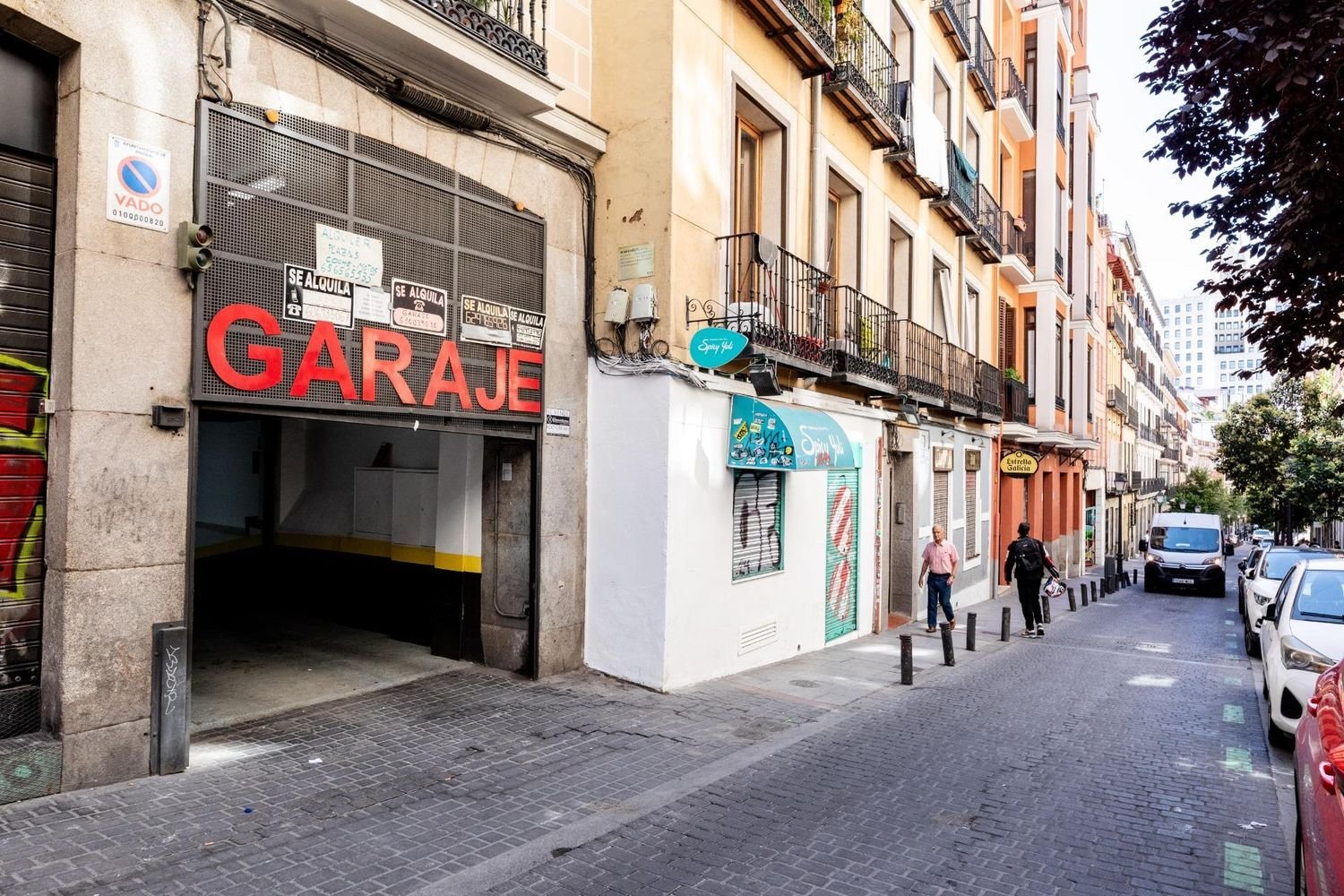 30m² Garage in Madrid, Spain No. 105736