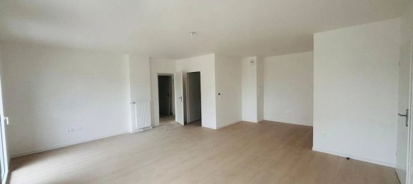 3 bedrooms Apartment in Senlis, France No. 55322 3