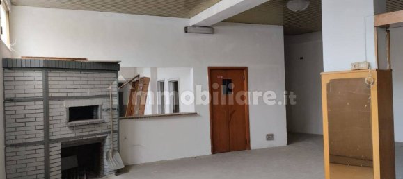 4 rooms Commercial property in Signa, Italy No. 151340 4