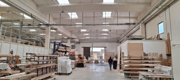 1900m² Warehouse in Serino, Italy No. 369961 2