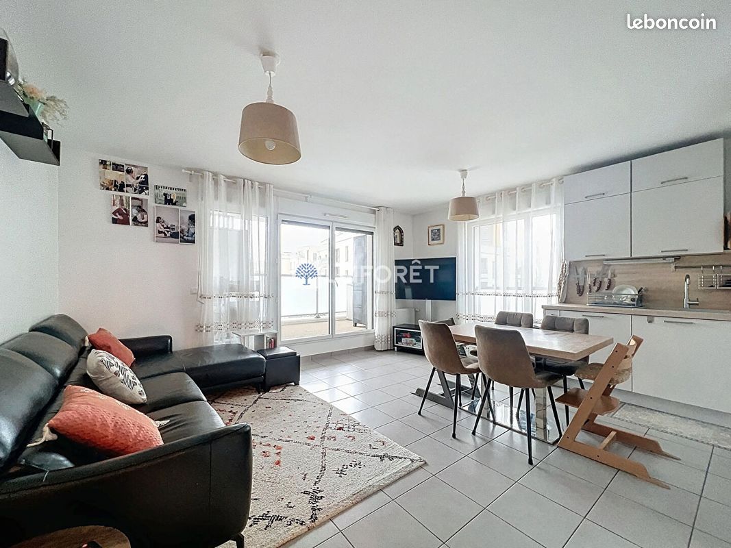 2 bedrooms Apartment in Saint-Cyr-l'Ecole, France No. 148645