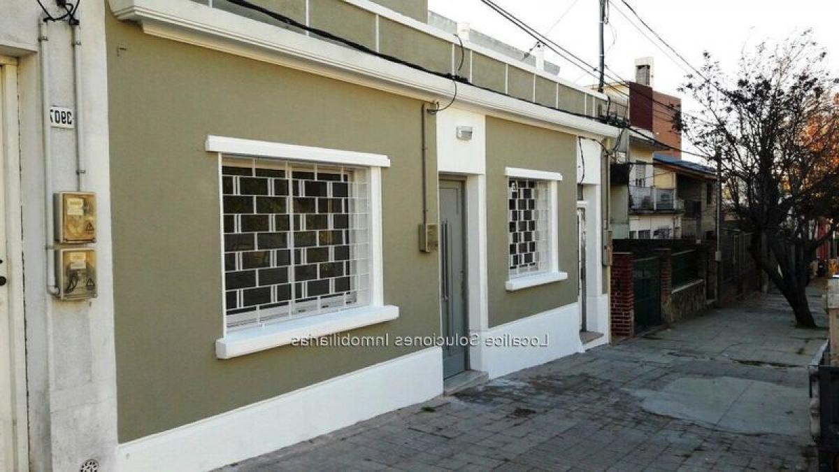 Casa de 2 dormitorios en Montevideo, Uruguay No. 2736