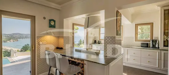 Villa de 3 dormitorios en Sainte-Maxime, France No. 363717 5