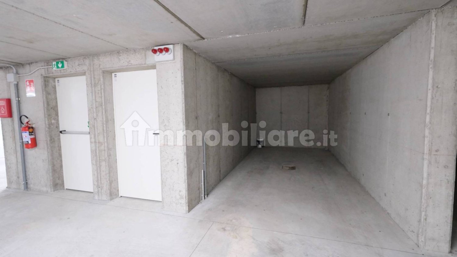 Garaje en Mozzo, Italy 16 m² No. 359354