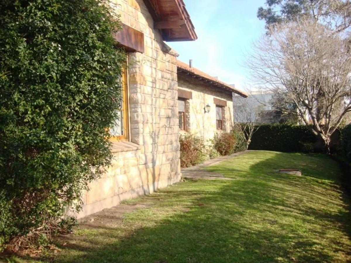 6 bedrooms House in Mar del Plata, Argentina No. 96240