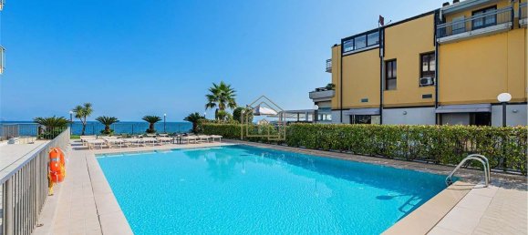 Gebäude in Desenzano del Garda, Italy 1900m², Nr. 7002 20