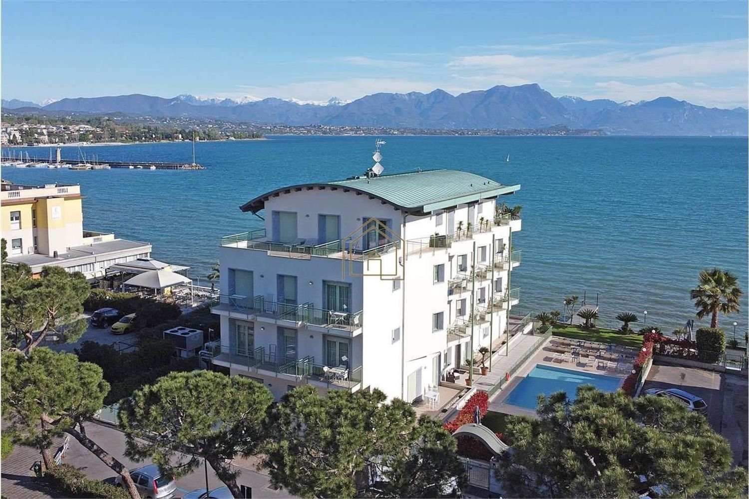 Gebäude in Desenzano del Garda, Italy 1900m², Nr. 7002