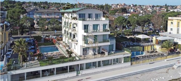 Gebäude in Desenzano del Garda, Italy 1900m², Nr. 7002 24