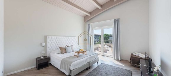 Gebäude in Desenzano del Garda, Italy 1900m², Nr. 7002 16