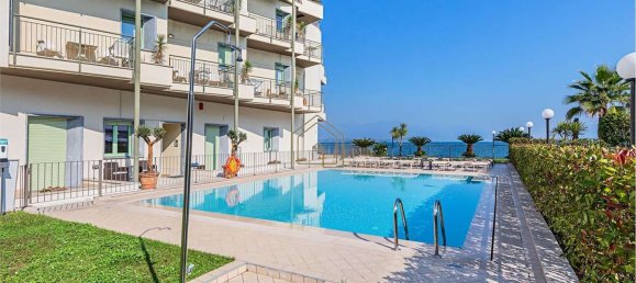 Gebäude in Desenzano del Garda, Italy 1900m², Nr. 7002 18