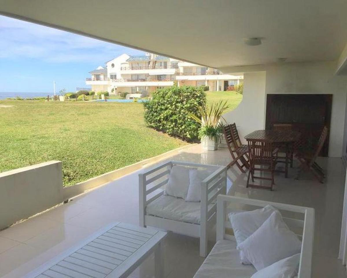 Apartamento de 3 dormitorios en Maldonado, Uruguay No. 10482