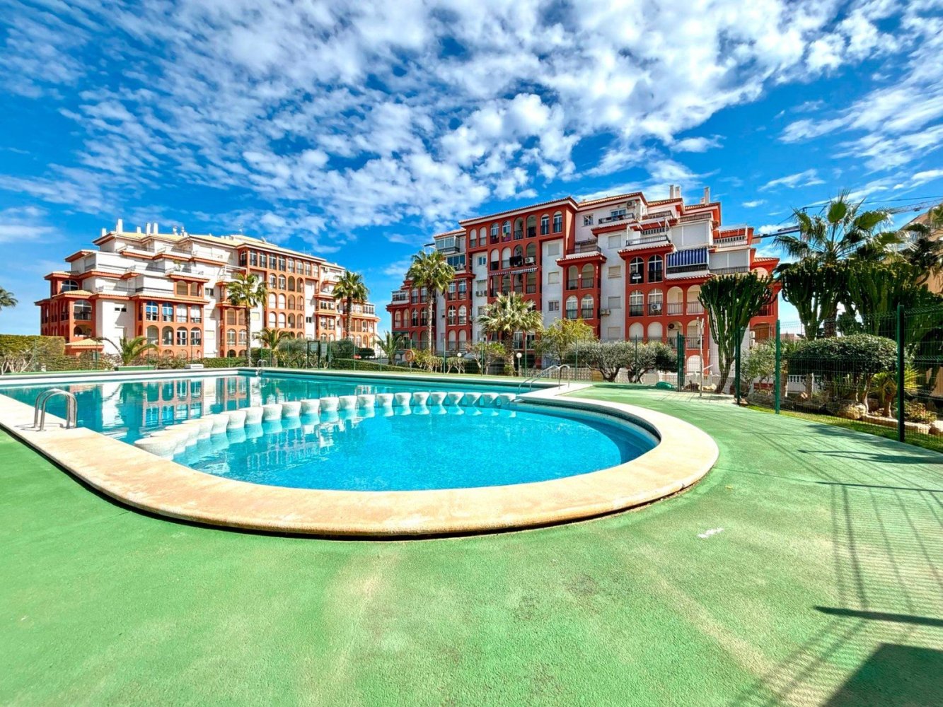 Apartamento de 2 dormitorios en Torrevieja, Spain No. 17724