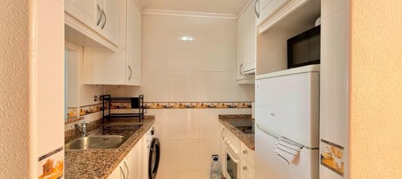 Apartamento de 2 dormitorios en Torrevieja, Spain No. 17724 3