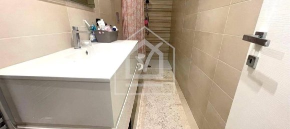 3 rooms Apartment in Bari, Italy No. 18639 6